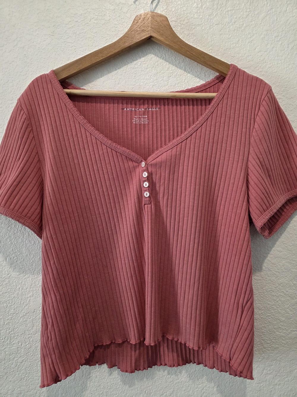 American Eagle Outfitters Ribbed Button-Front Short Sleeve Tee in Dusty Rose